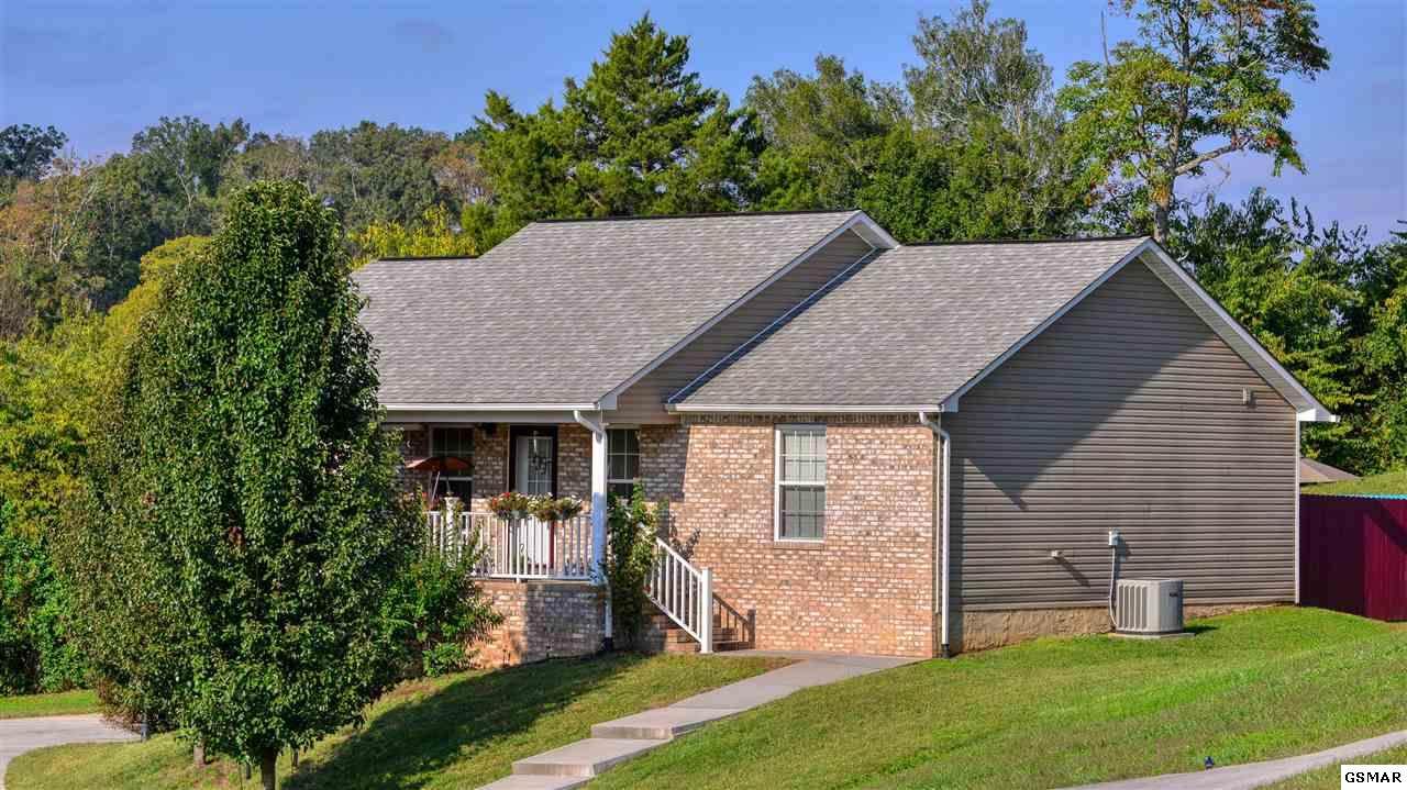 1520 Cloverdale - Photo 1