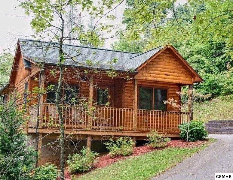 1127 Oak Ct - Photo 1