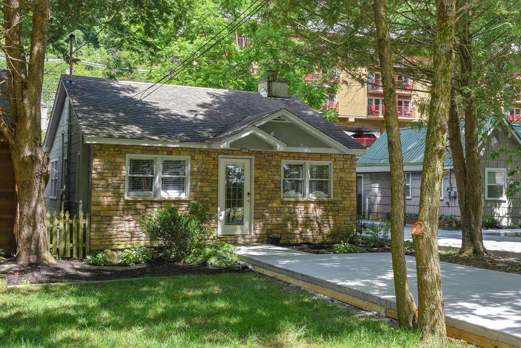 434 Hemlock St - Photo 1