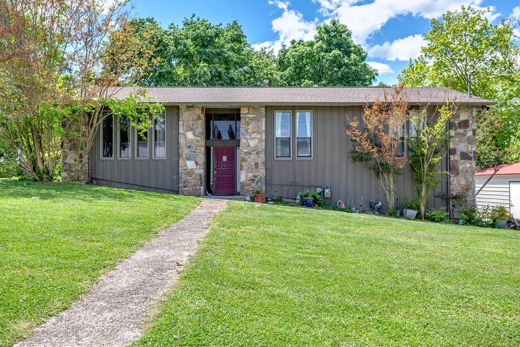 1912 Longview Dr - Photo 1