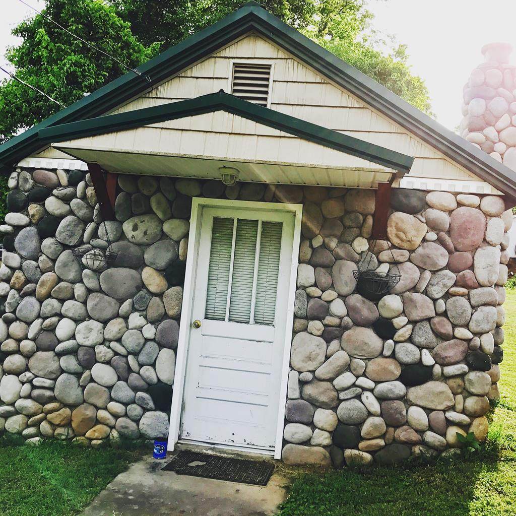 1837 Russell Ave - Photo 1