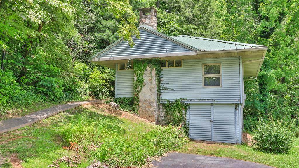 1909 Pkwy - Photo 1