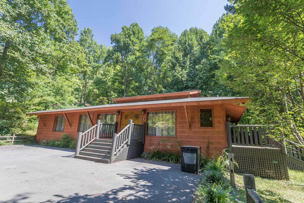 910 E Foothills Dr. - Photo 1