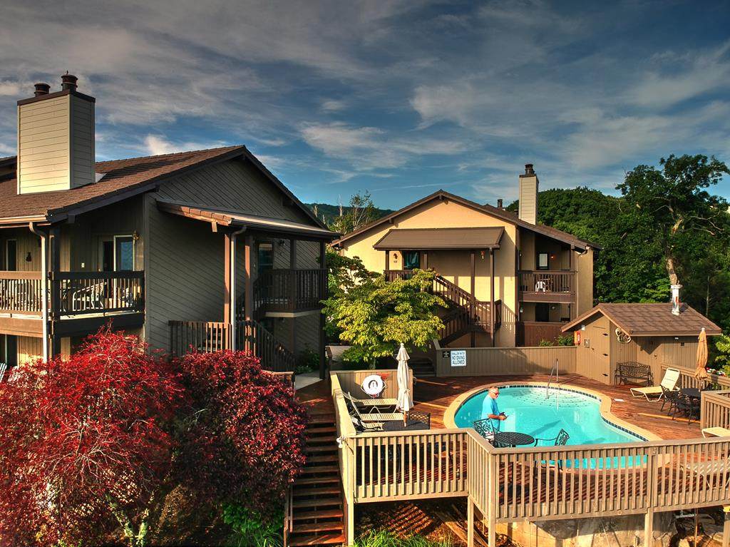 1050 Ski View Drive - Photo 1