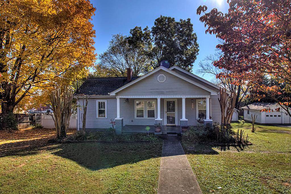 1406 Woodlawn Ave - Photo 1