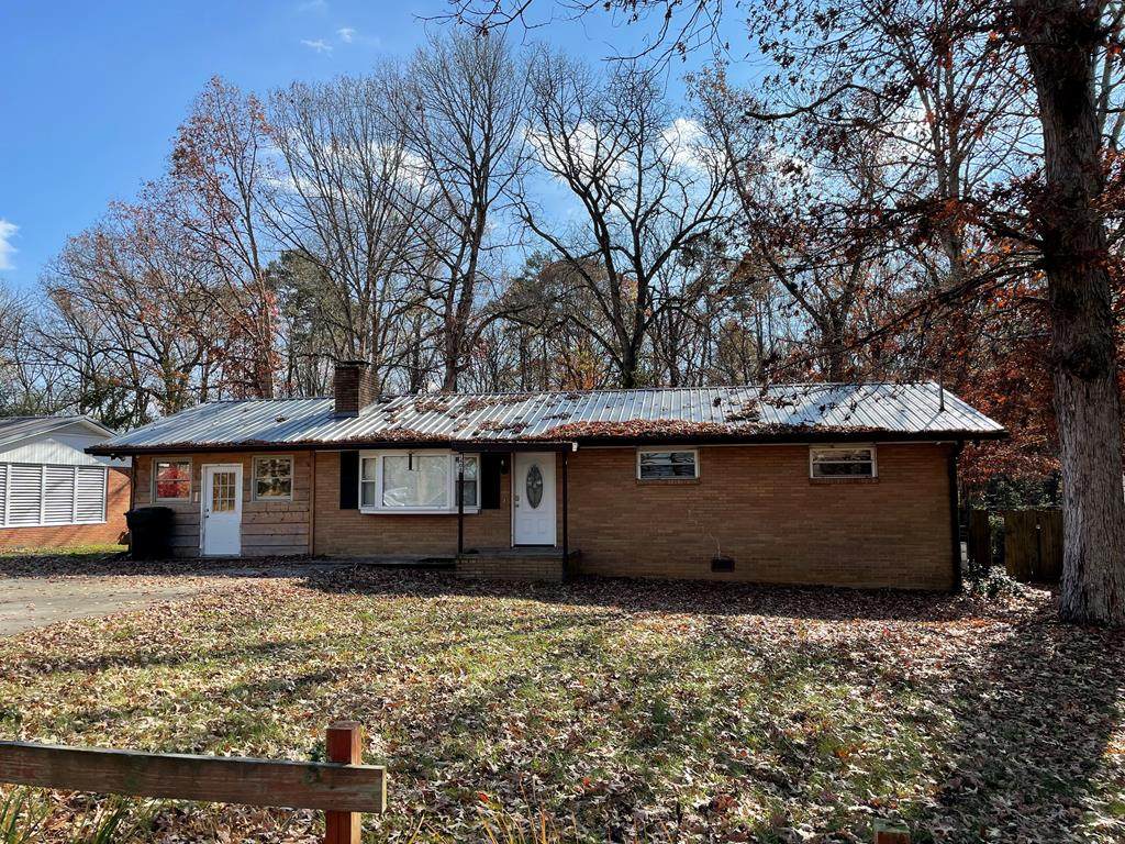 1408 Cherokee Cir - Photo 1