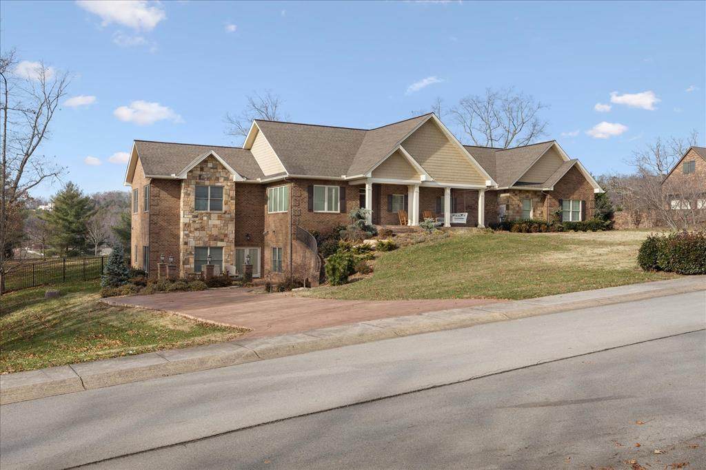 2057 Majestic Cir - Photo 1