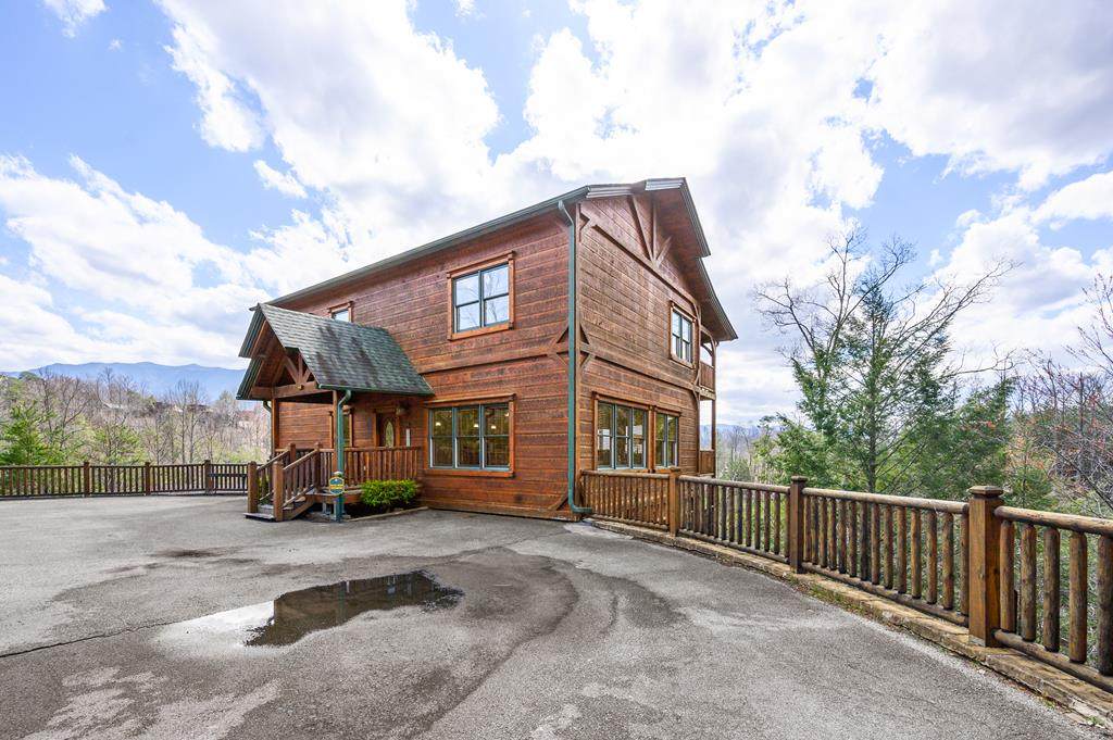 802 Great Smoky Way - Photo 1