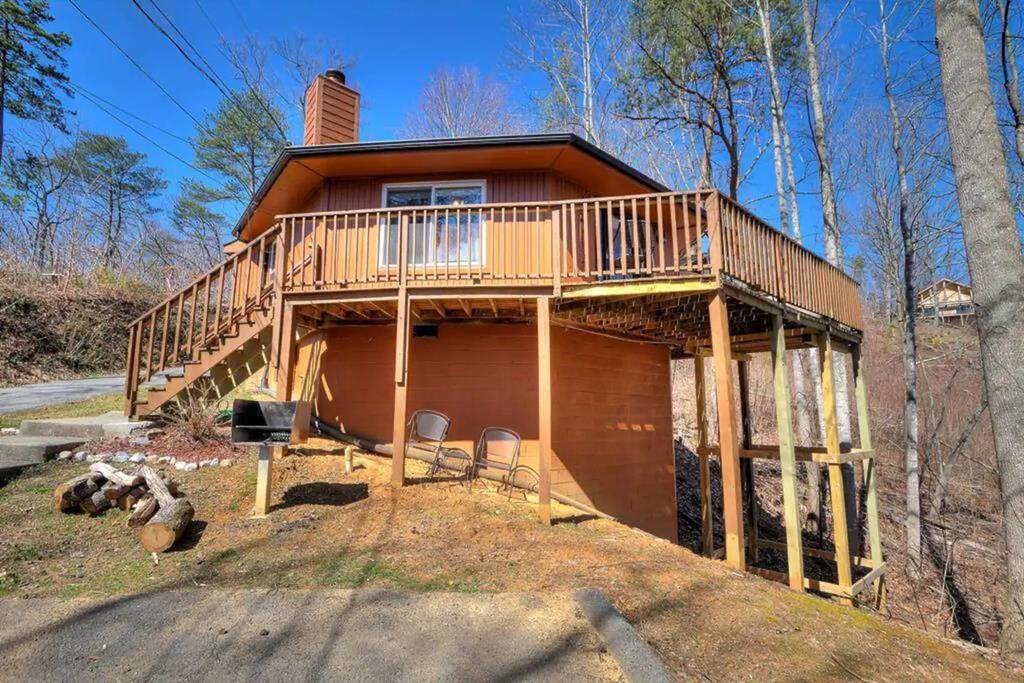 1019 Villa Ln - Photo 1