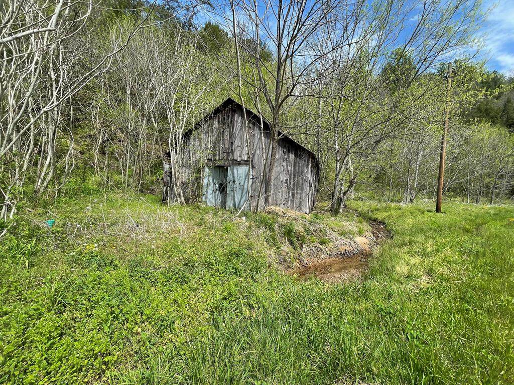 5049 Pearl Valley Rd - Photo 1