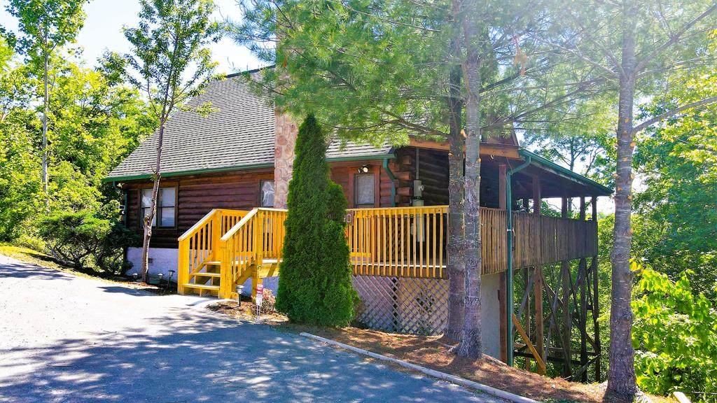 2040 Eagle Feather Dr - Photo 1