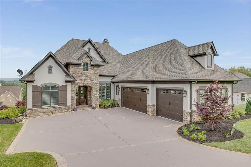 300 Whippoorwill Dr - Photo 1