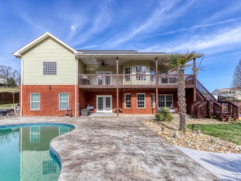 402 Meadowlake - Photo 1