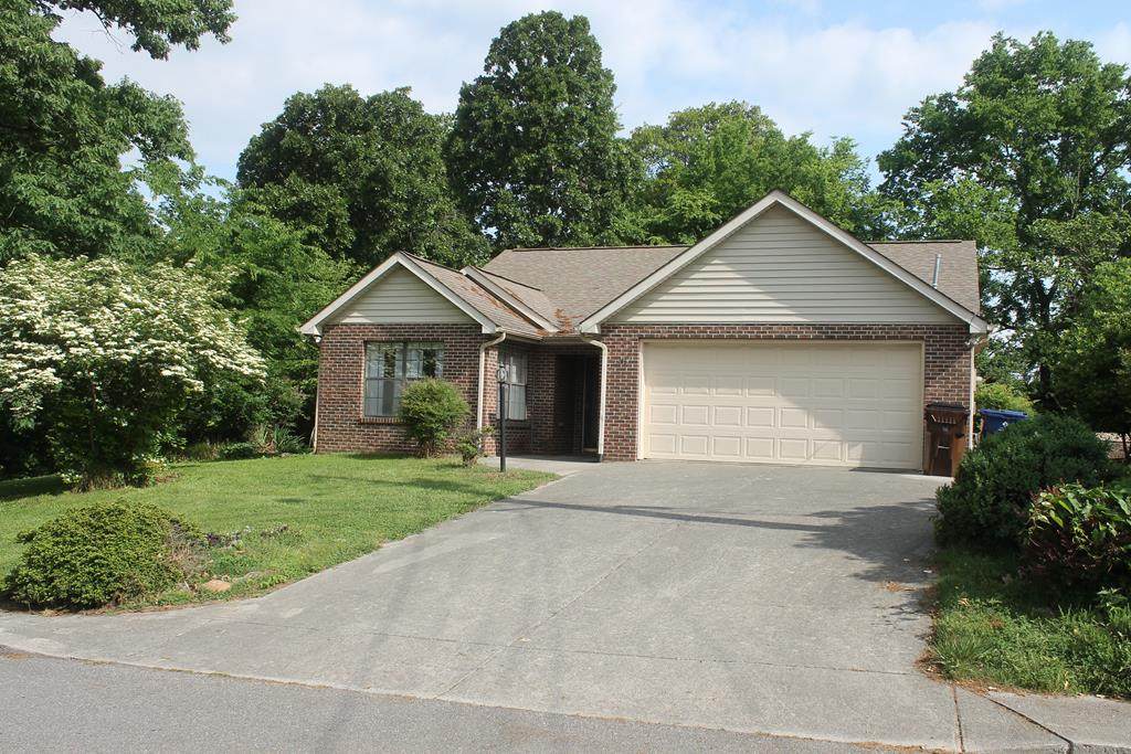 155 Oakleaf Circle - Photo 1
