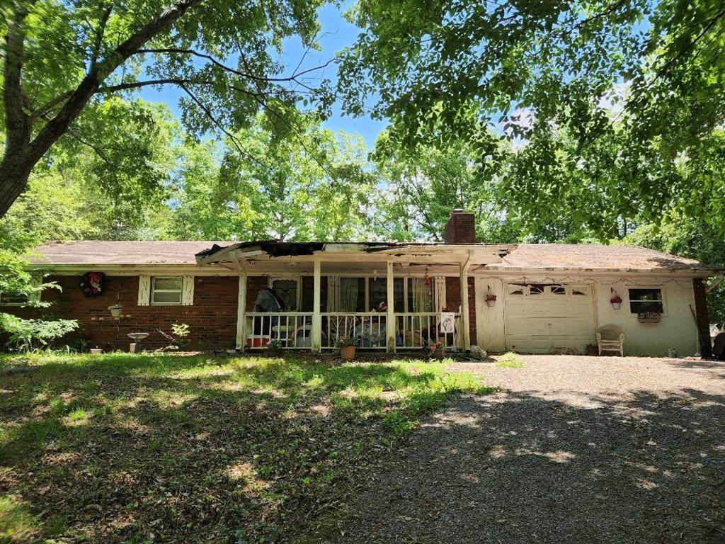 735 Lee Circle - Photo 1