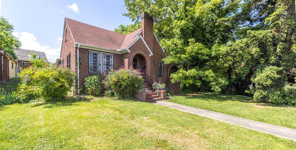 2723 Parkview Ave - Photo 1