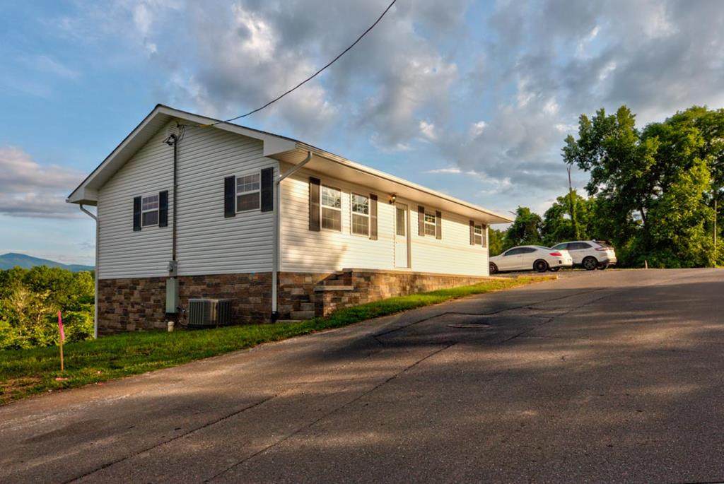 124 Belton Ave - Photo 1
