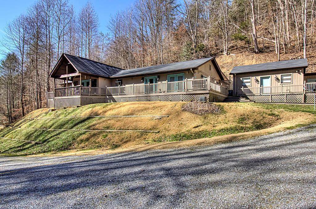 802 Happy Hollow Lane - Photo 1