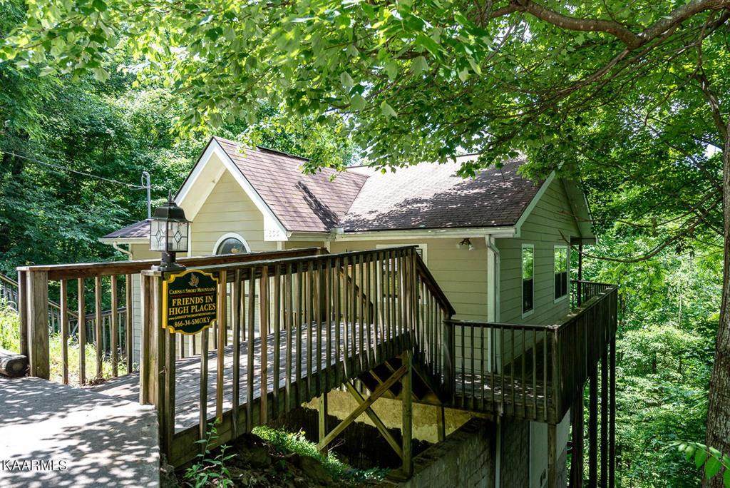 1805 Cherry View Ln - Photo 1