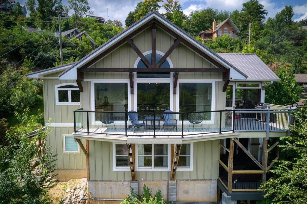 723 Deerfoot Drive - Photo 1