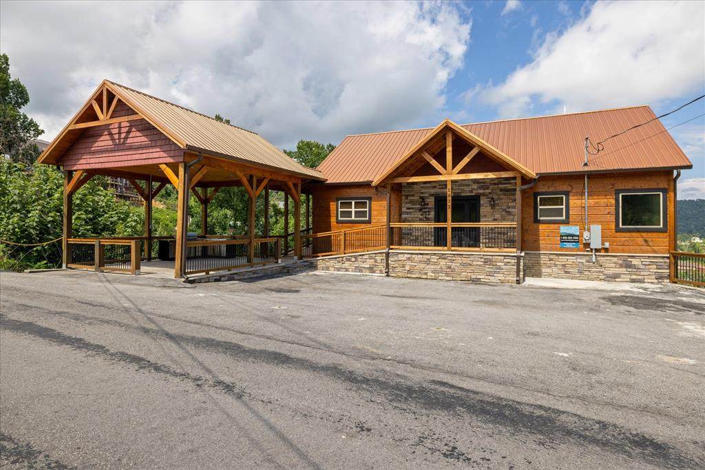 1072 Village Loop Rd - Photo 1