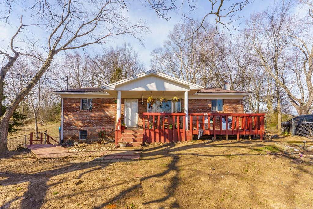 579 Woodlawn Ave - Photo 1