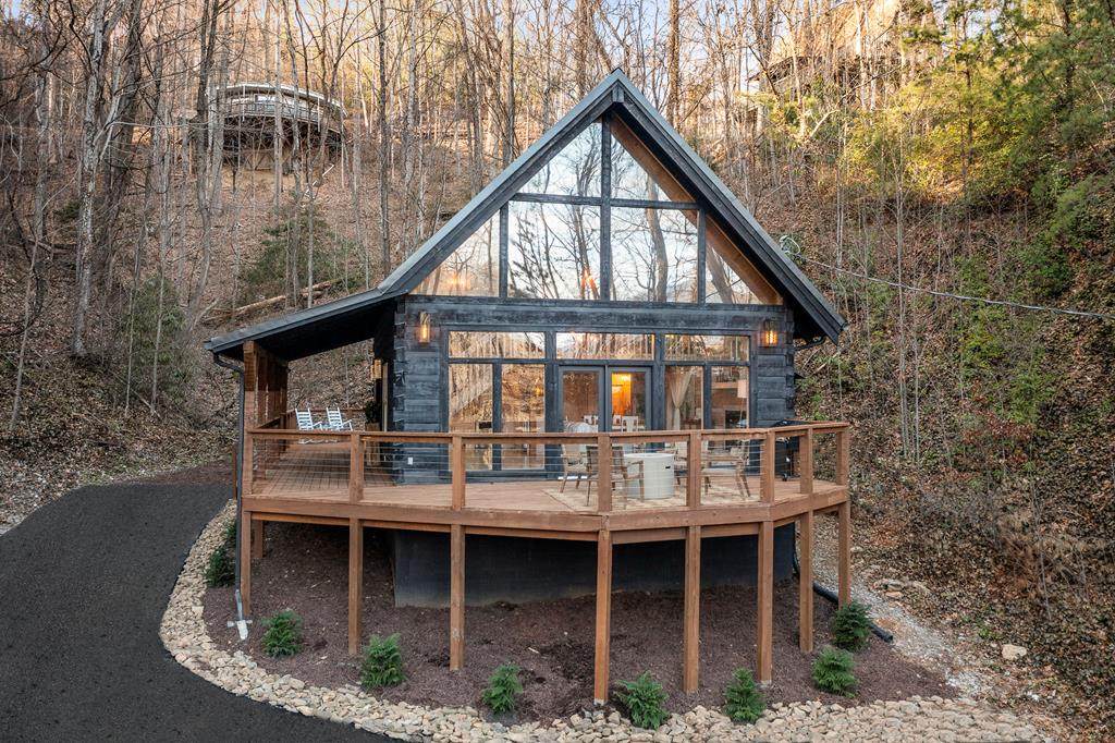 1138 Alpenrose Rd - Photo 1