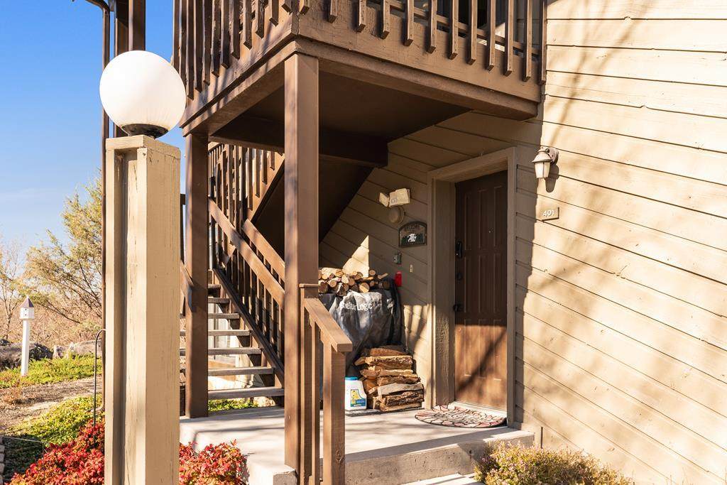 1050 Ski View Dr - Photo 1