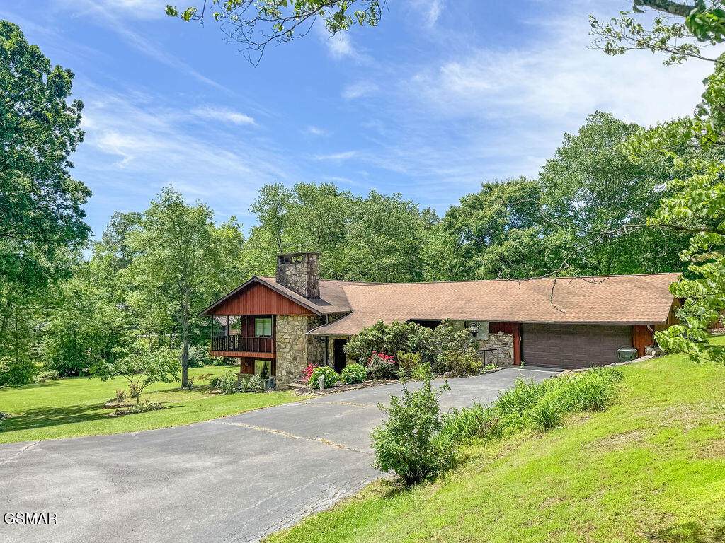 225 Hemlock Court - Photo 1