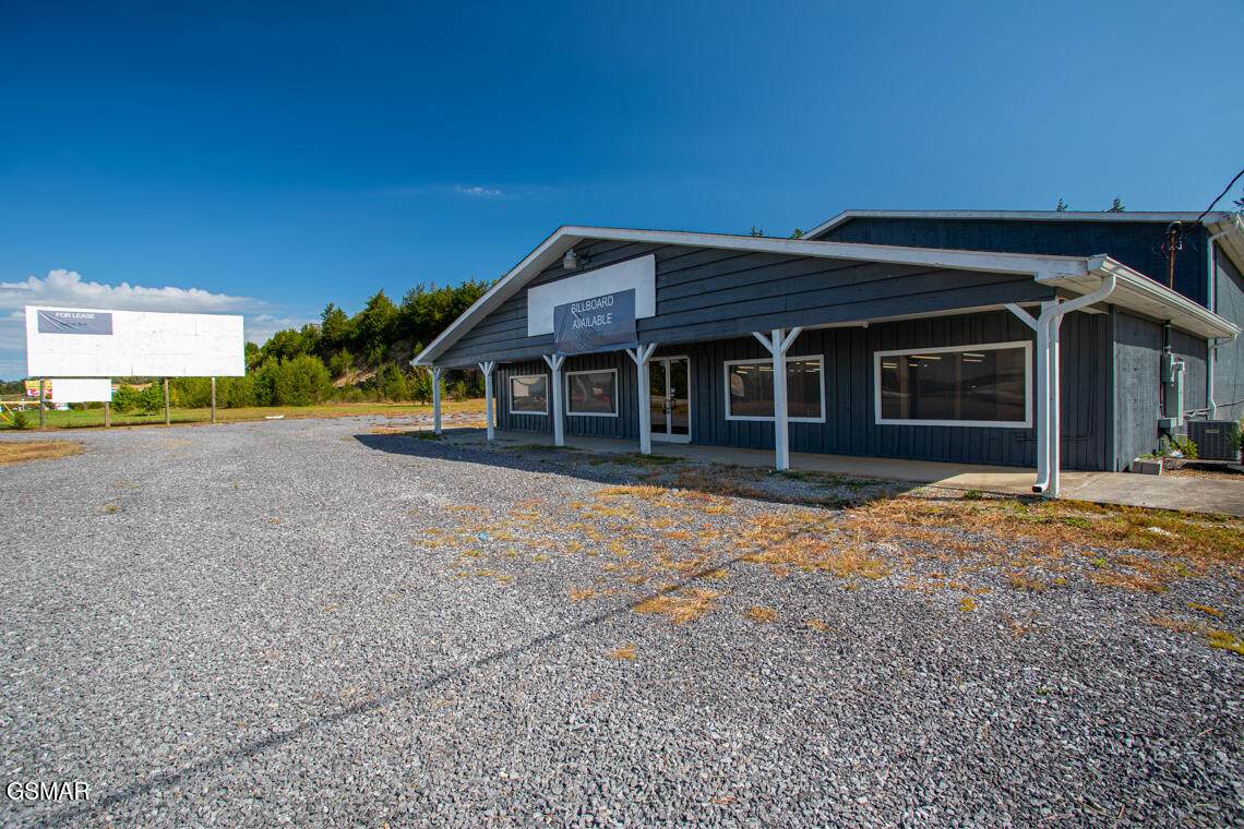 1809 Winfield Dunn Parkway - Photo 1