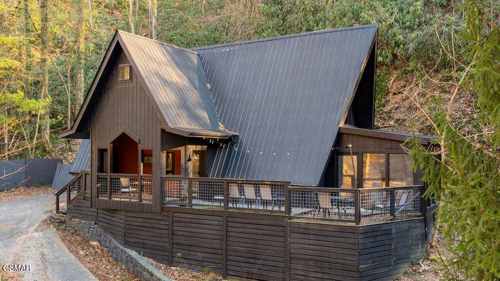 1043 Ski Mountain Road - Photo 1