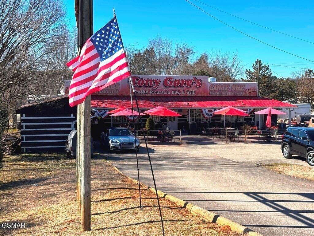 1818 Winfield Dunn Parkway - Photo 1