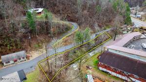 833 Sleepy Hollow Road - Photo 1