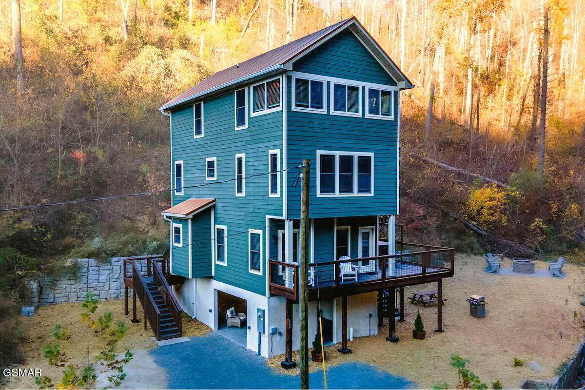569 Baskins Creek Road - Photo 1