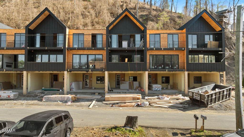 215 Circle Drive - Photo 1