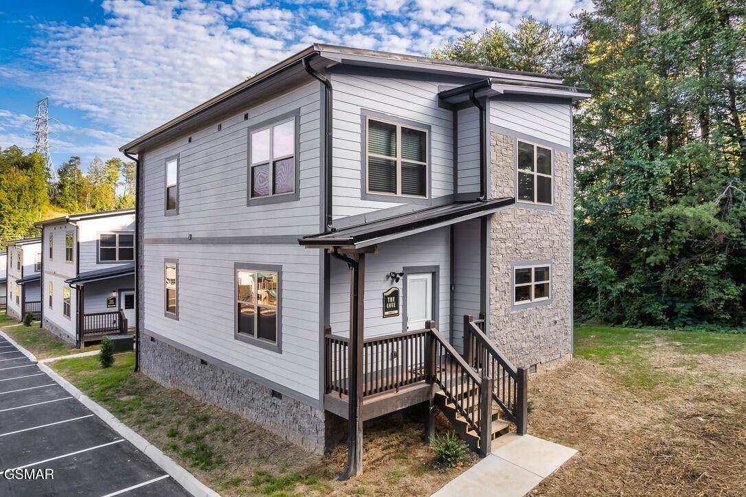 576 Dollywood Lane - Photo 1