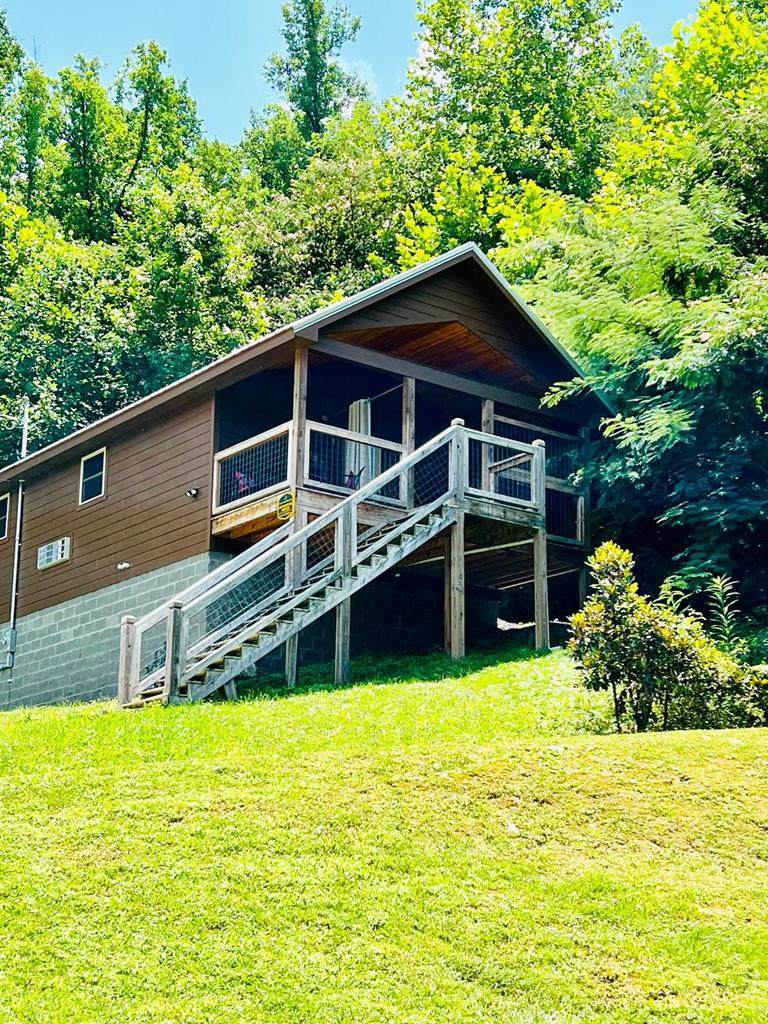 453 Foothill Dr - Photo 1
