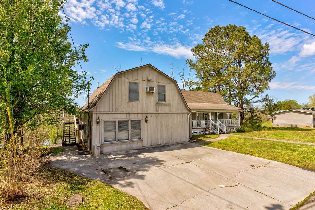 1808 Longview Dr - Photo 1
