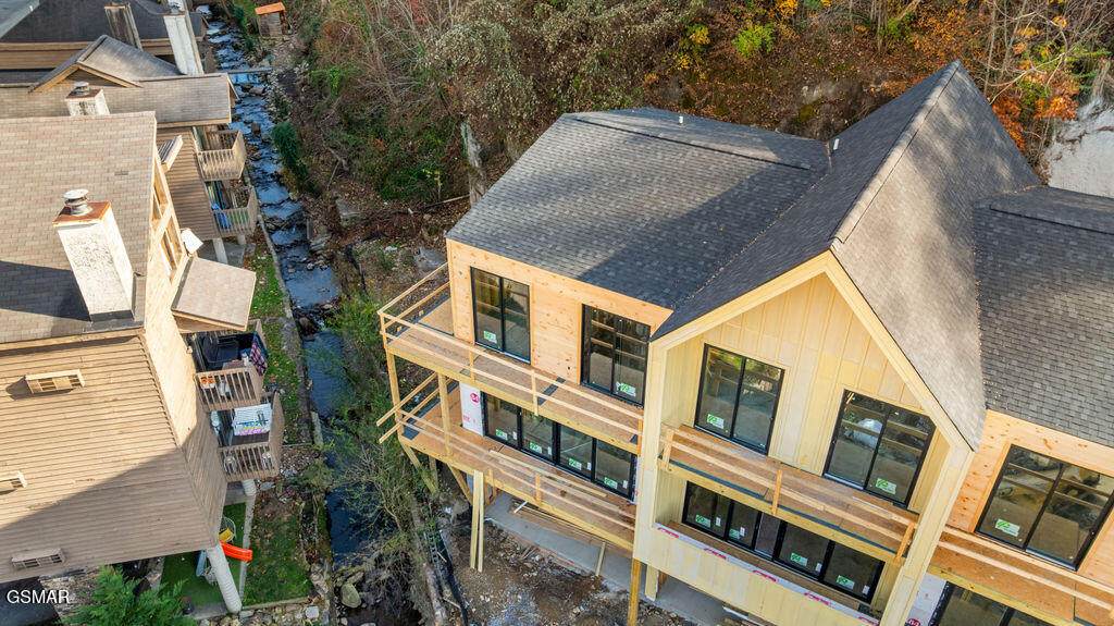 215 Circle Drive - Photo 1