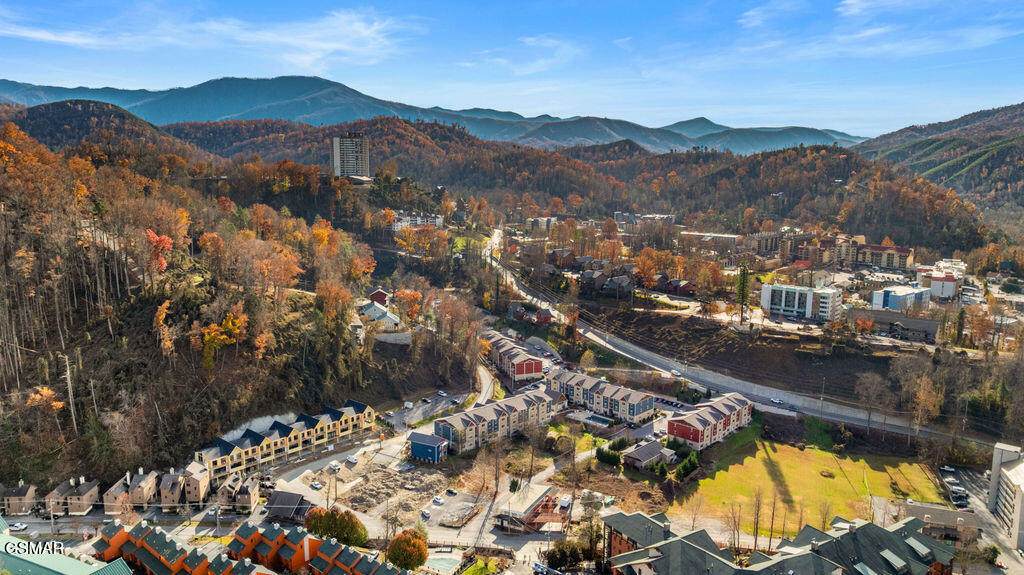 215 Circle Drive - Photo 1