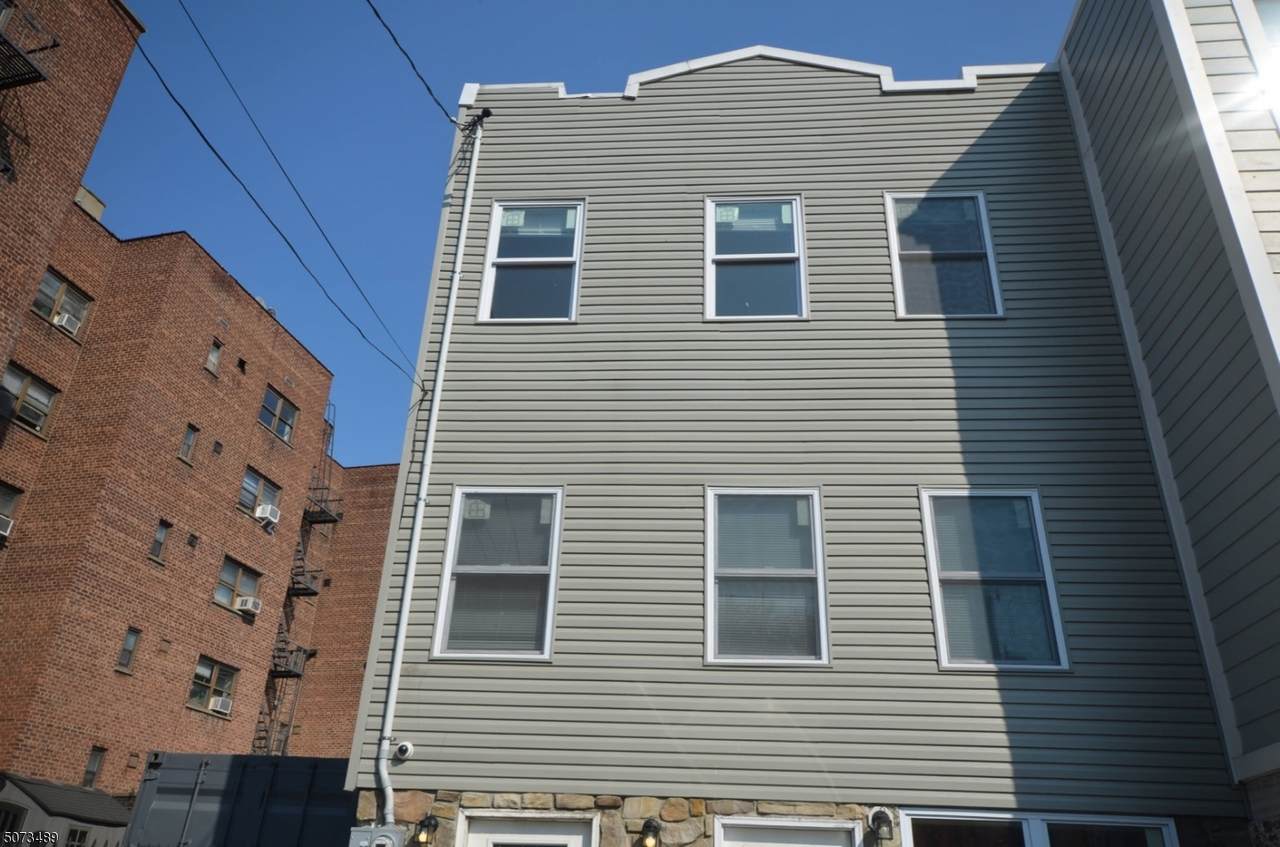 44 Van Reypen St - Photo 1