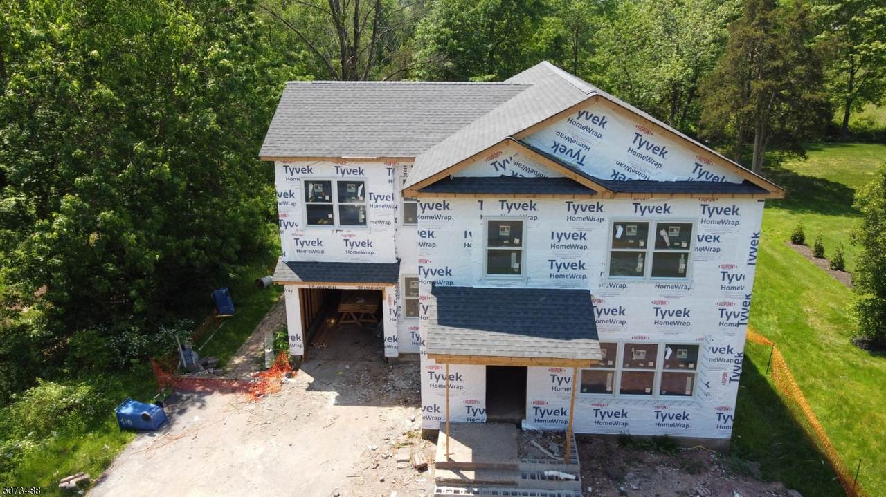 65 Ludlow Ave - Photo 1