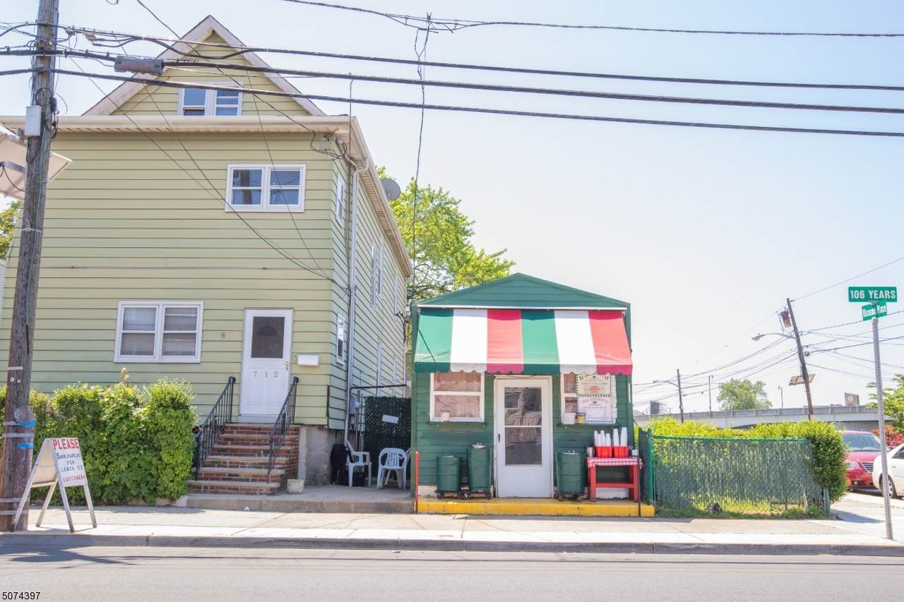 712 4th Ave - Photo 1