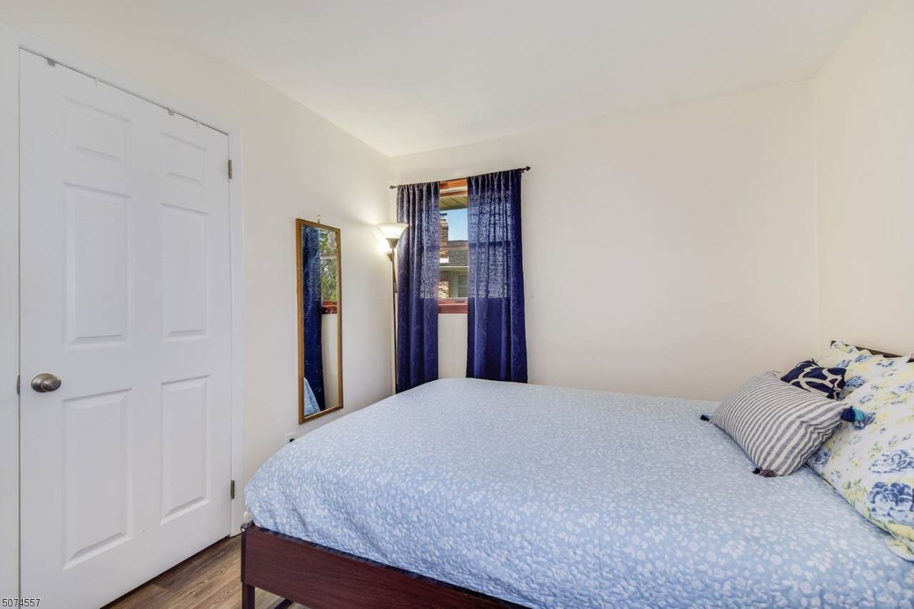 8 Phaeton Dr - Photo 1
