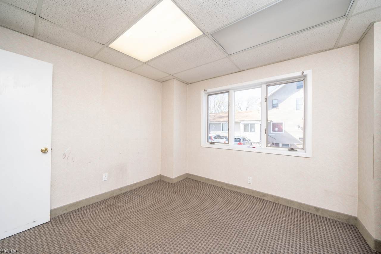 532 Lafayette Ave - Photo 1