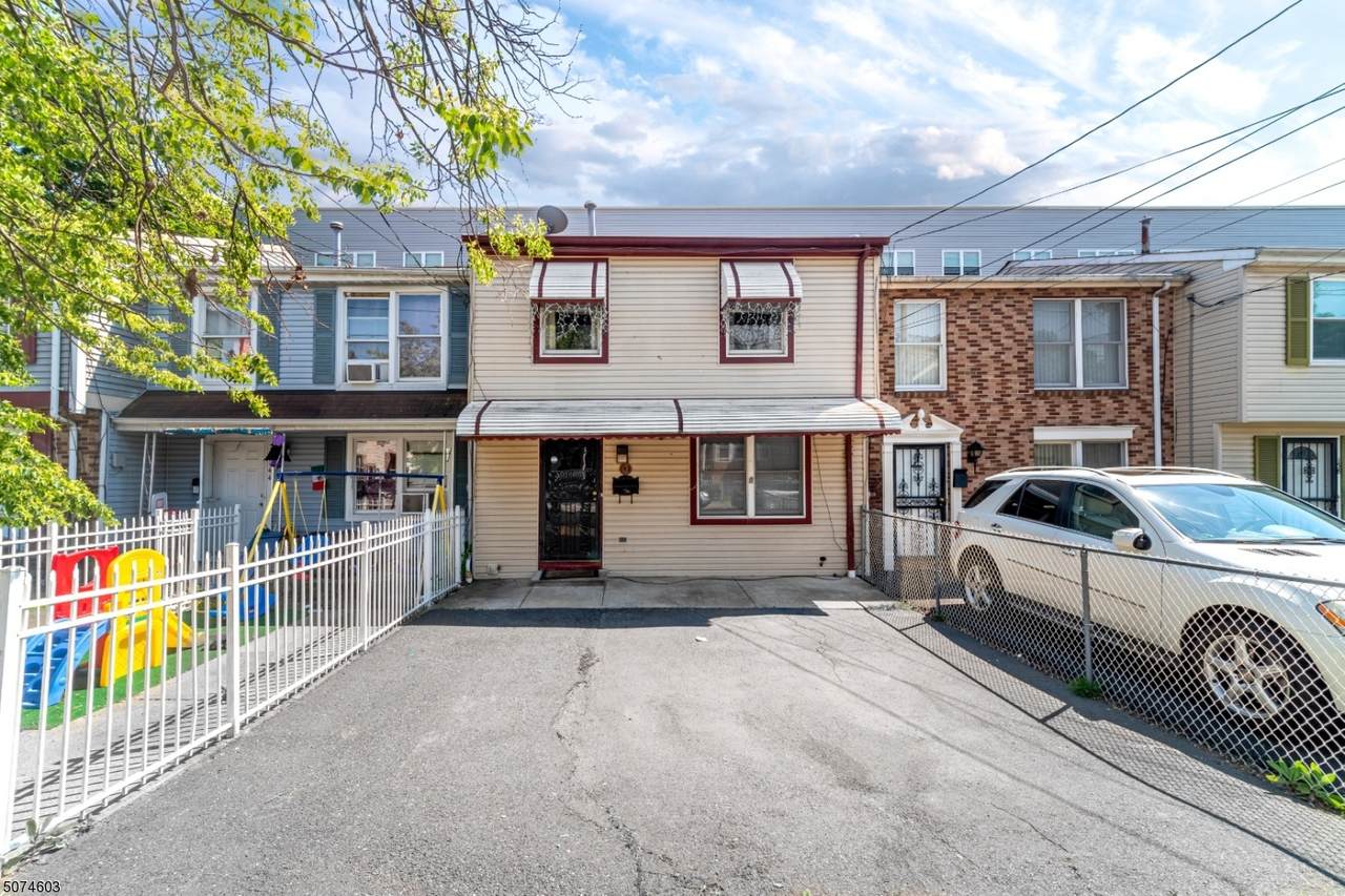 142 Pearl St - Photo 1