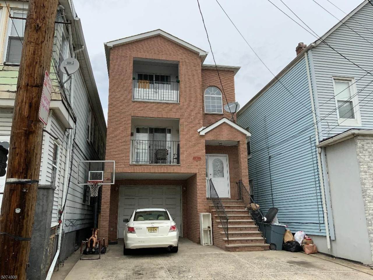917 Bond St - Photo 1
