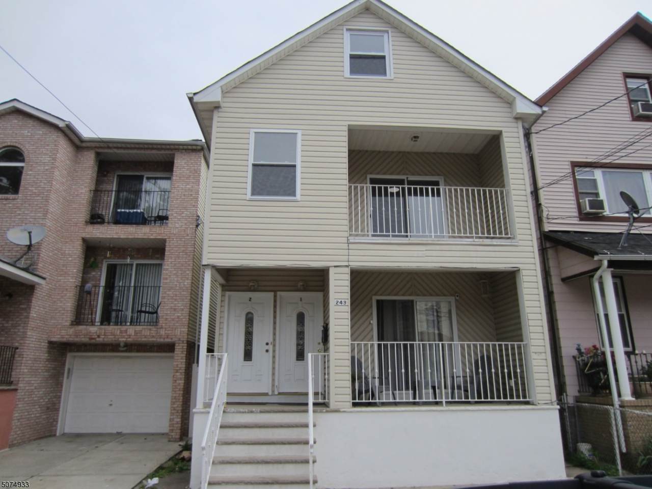 243 Clark Pl - Photo 1
