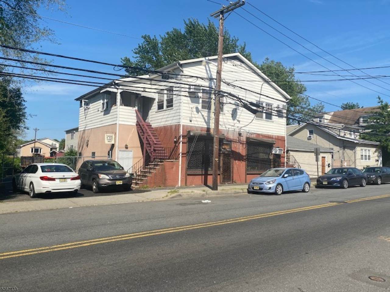 208 Redwood Ave - Photo 1