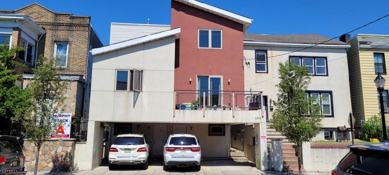 2903 Summit Ave - Photo 1